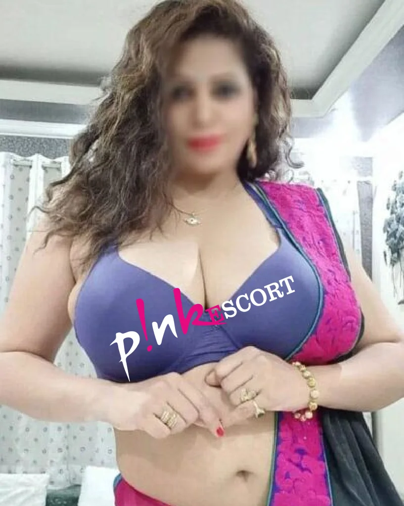 Sexy Housewife Call Girl Priya